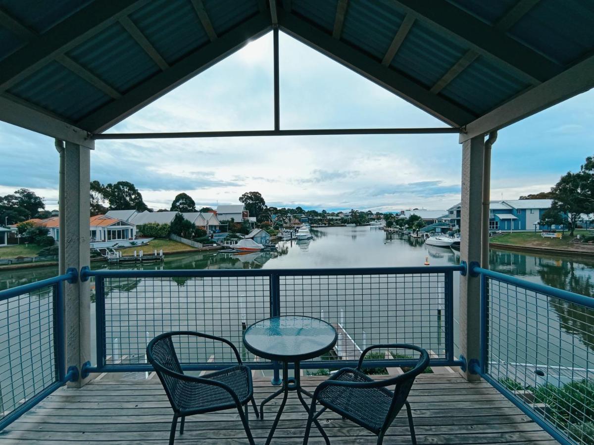 The View - Captains Cove Waterfront Resort เพย์เนสวิลล์ ภายนอก รูปภาพ